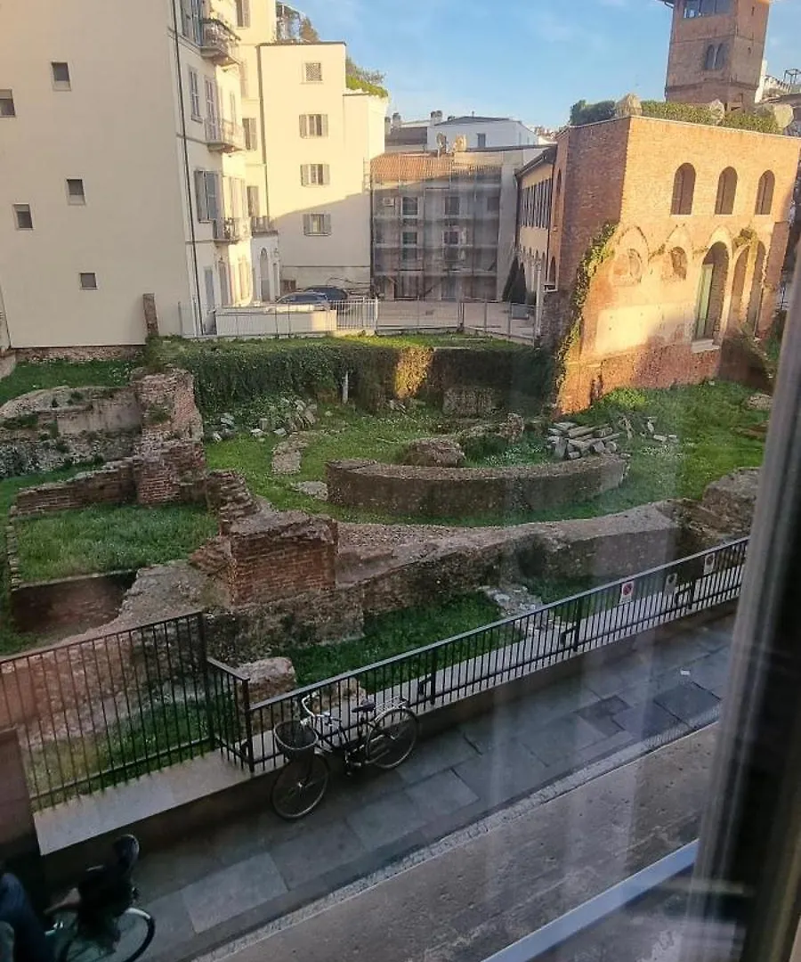 Dream Suites Milano Brisa Meravigli 0*, Milan Italy