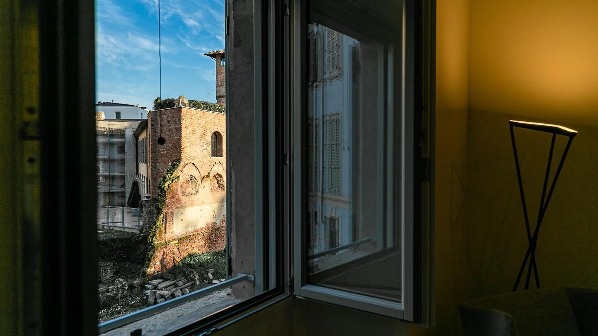 Dream Suites Milano Brisa Meravigli 0*, Milan Italy