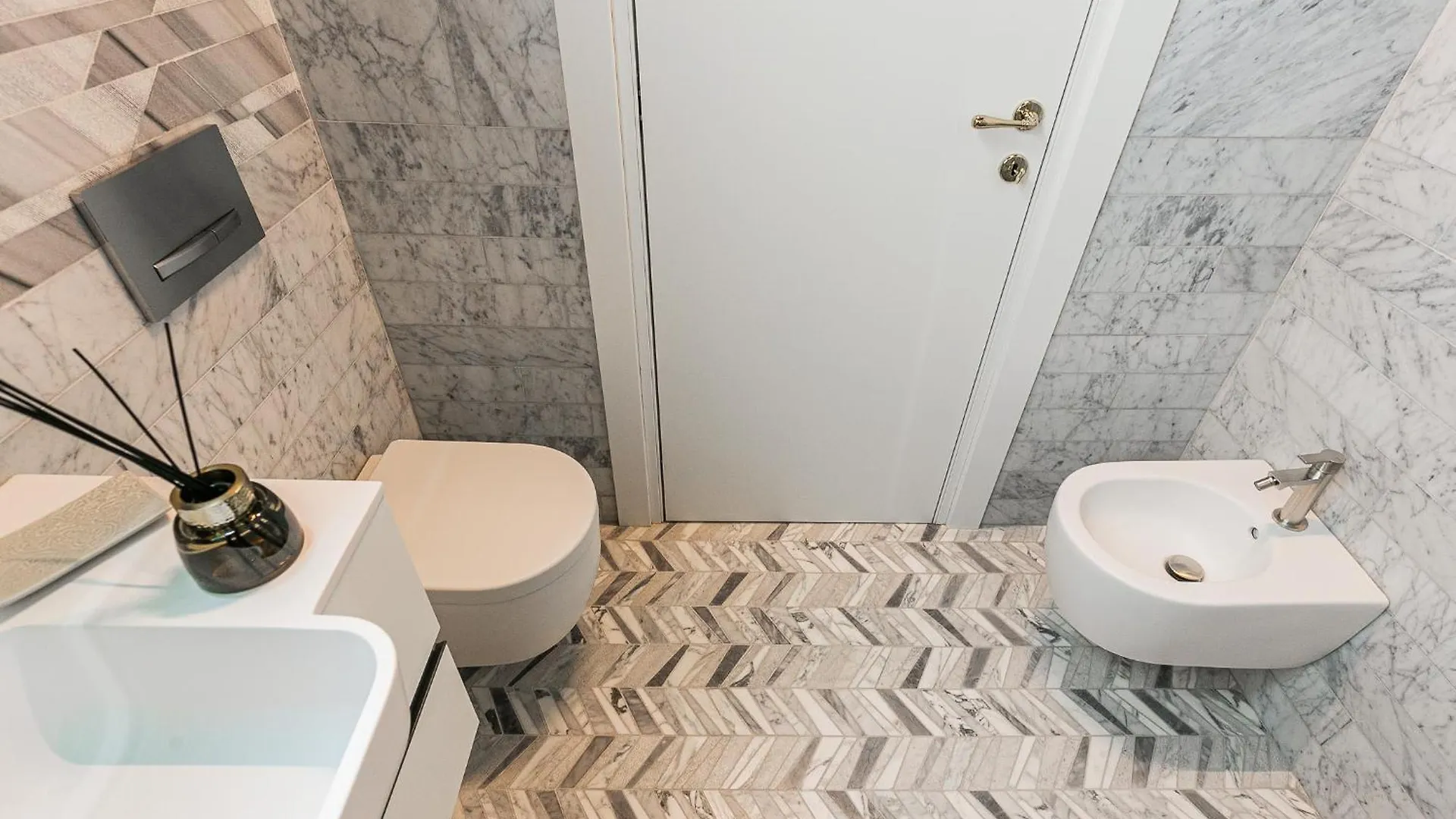 Dream Suites Milano Brisa Meravigli 0*, Milan Italy